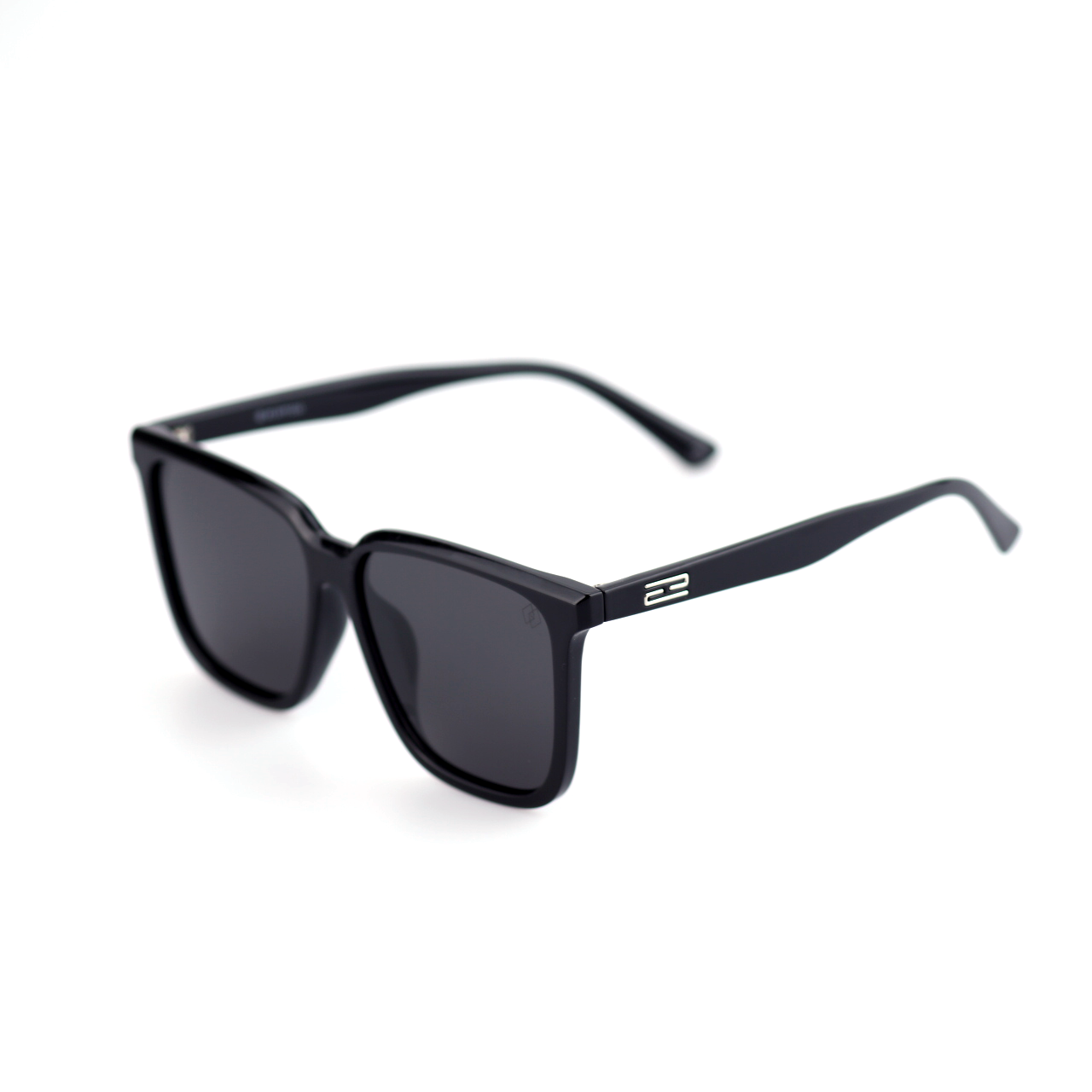 Null acetate square sunglasses worn by model